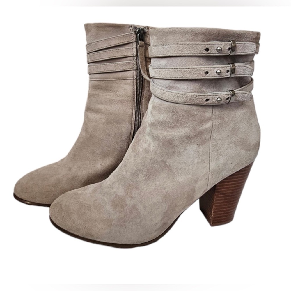Anthropologie
Joe’s Jeans Booties Cream Suede buckles SZ 10 Boots